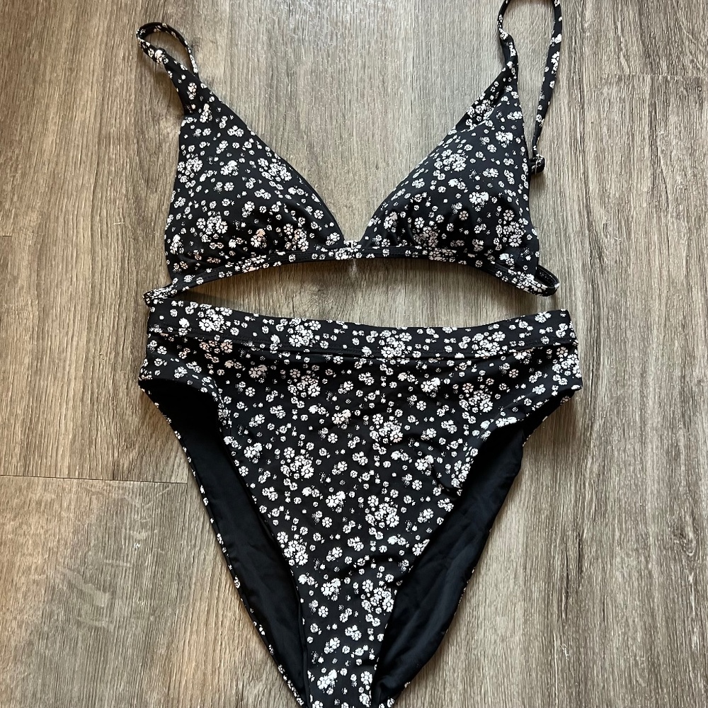 Dippin’ Daisy High-Waisted Bikini Set